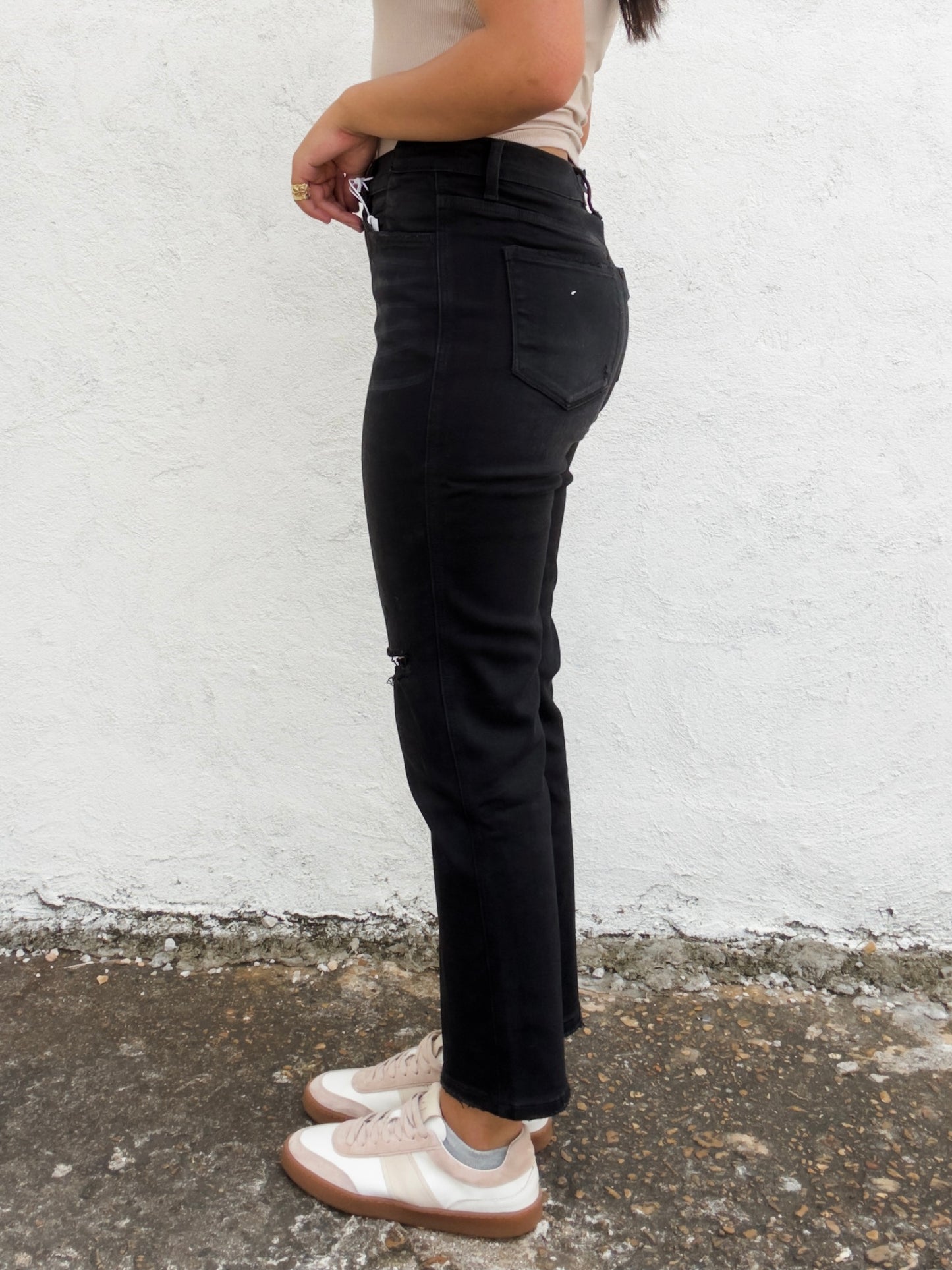 Karlyn Black Cropped Jeans